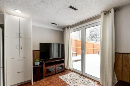 Private 2BR Walkout Suite YYC & DT Calgary Access - Tap to explore photos