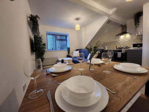 Supervalue Suite 7 - Fast Wifi, Hotel Linen, Keyless Entry, City Only 10 Mins - By Property Promise - カーディフ
