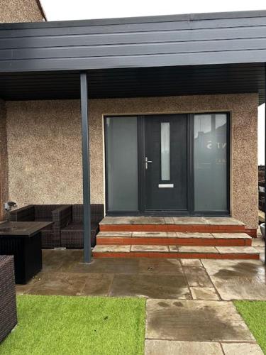 Entrance, The Porty Beach House in Portobello