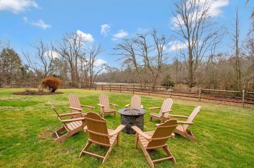 Gorgeous Creek Side Ranch-Style Estate With Dock