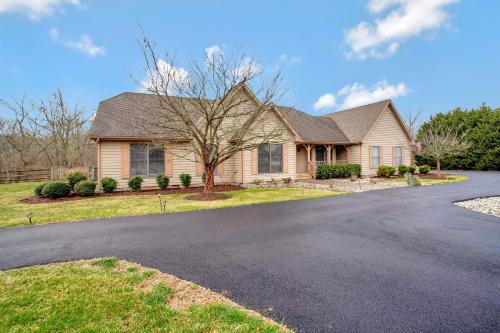 Gorgeous Creek Side Ranch-Style Estate With Dock