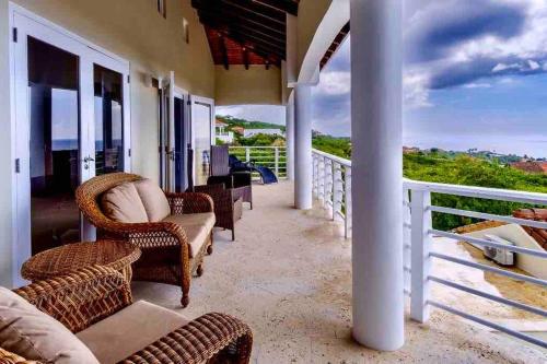 NewVilla-Coral Estate-WalktoBeach-Private Pool-up to 16 Guests SeaView in Willibrordus
