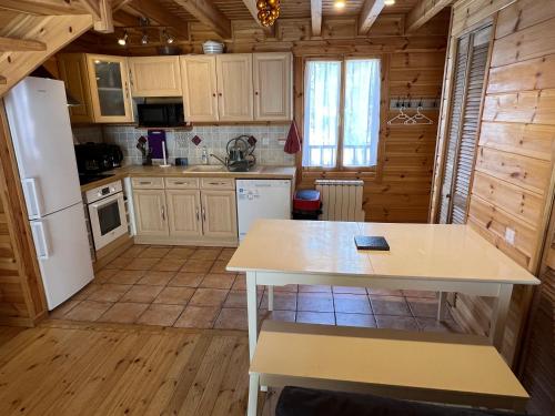 Chalet bois au coeur des Pyrénées ariégeoises (Chalet bois au coeur des Pyrenees ariegeoises) in L'Hospitalet-Pres-L'Andorre