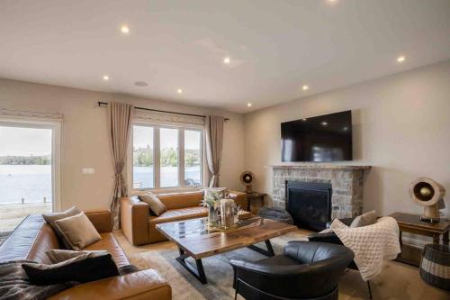 Cozy front lake cottage! in Blairhampton (ON)