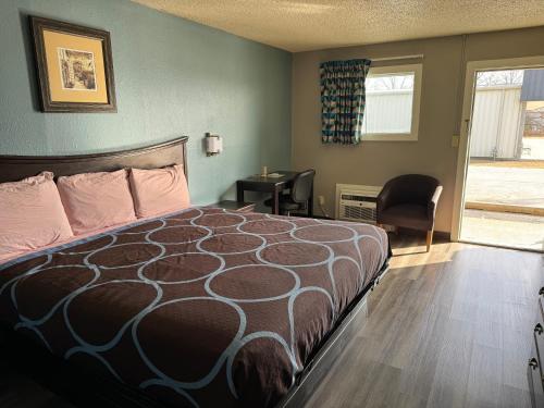 Palace Inn - image 13