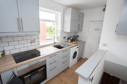 The Avenue-3 bed sleeps 6 great for contractors