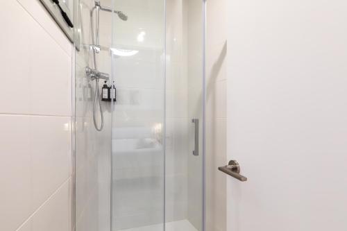 Double Room with Private Bathroom image 6