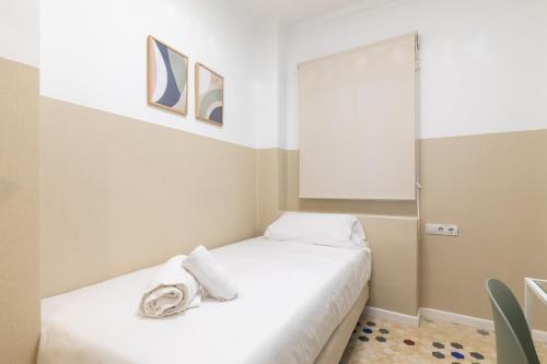 Interior Single Room with private Bathroom image 4