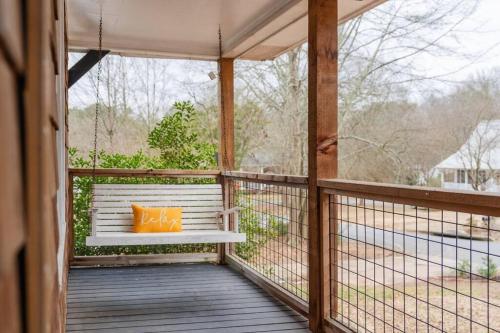 B&B Kennesaw - Pet Friendly Home with Hot tub and Swimming Pool , Atlanta Suburb - Bed and Breakfast Kennesaw