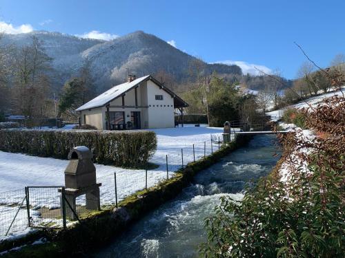 Chalet l'Arcange 2 a 6 personnes au calme bord riviere Lison Franche Comte