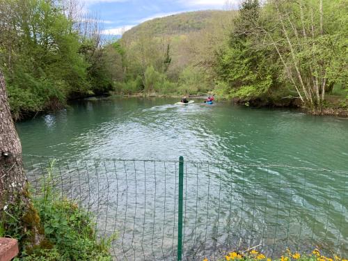 Chalet l'Arcange 2 a 6 personnes au calme bord riviere Lison Franche Comte