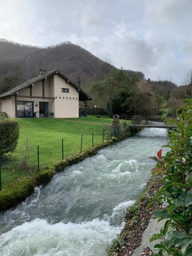 Chalet l'Arcange 2 a 6 personnes au calme bord riviere Lison Franche Comte