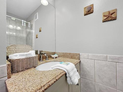 Searenity Stand Alone 2 bed 1 bath Beach Cottage in Bradenton Beach, USA
