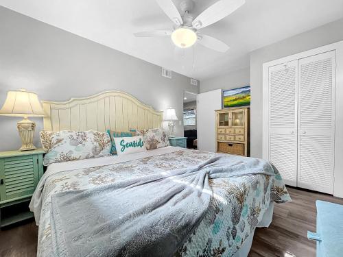 Searenity Stand Alone 2 bed 1 bath Beach Cottage in Bradenton Beach, USA