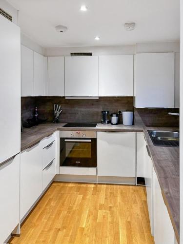 Luxury 1 bedroom Apartment in London overseeing Canary Wharf with free parking