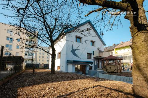 Vila Lastovka, Lublana