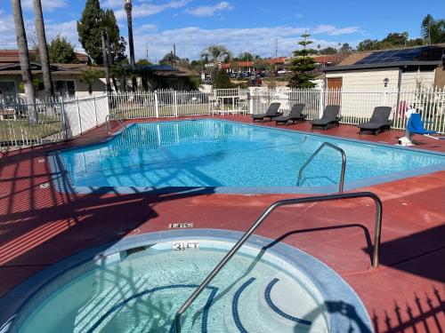 Fallbrook Country Inn - image 6