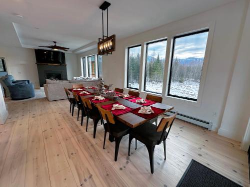 2M New rustic contemporary home with stunning views, great amenities and perfect private location. 2M New rustic contemporary home with stunning views, great amenities and perfect private location.