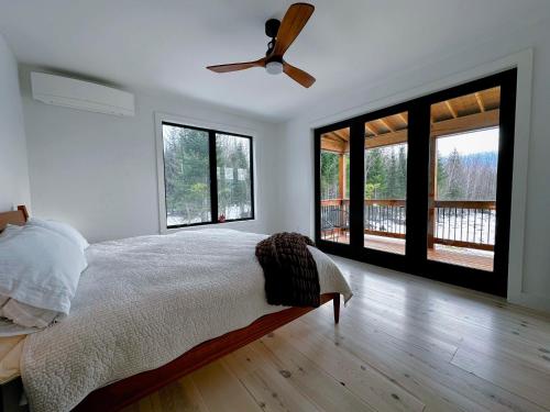 2M New rustic contemporary home with stunning views, great amenities and perfect private location. 2M New rustic contemporary home with stunning views, great amenities and perfect private location.