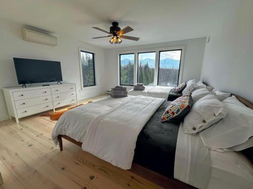 2M New rustic contemporary home with stunning views, great amenities and perfect private location. 2M New rustic contemporary home with stunning views, great amenities and perfect private location.