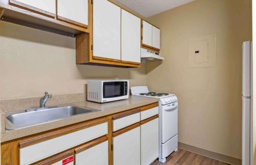 Extended Stay America Suites - Chicago - Lombard - Yorktown Center