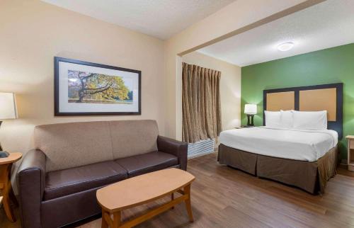 Extended Stay America Suites - Chicago - Lombard - Yorktown Center