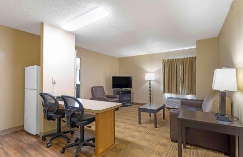 Extended Stay America Suites - Chicago - Lombard - Yorktown Center