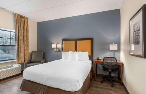 Queen studio with 1 Queen Bed - Disability Access/Non-Smoking