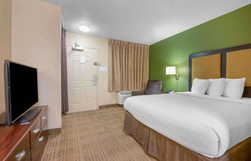 Extended Stay America Select Suites - Tampa - Brandon in Brandon, USA