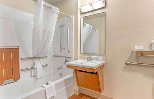 WoodSpring Suites Wilmington - image 12