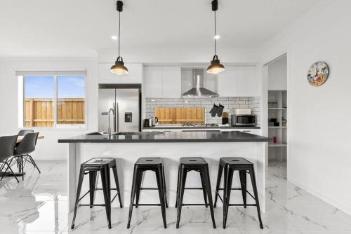 Amazing family home opposite a park & sleeps 10 in St Leonards