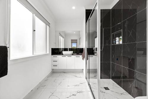 Amazing family home opposite a park & sleeps 10 in St Leonards