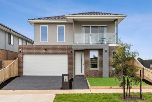 Amazing family home opposite a park & sleeps 10 in St Leonards