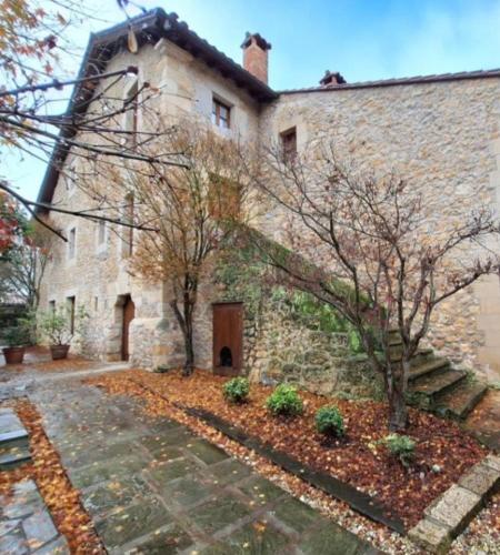 APARTAMENTOS PALACION DE SANTILLANA