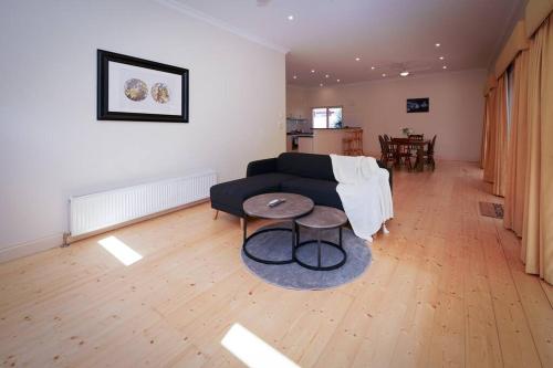 Twilight Villa - 3 bedroom house in Box Hill, Box Hill