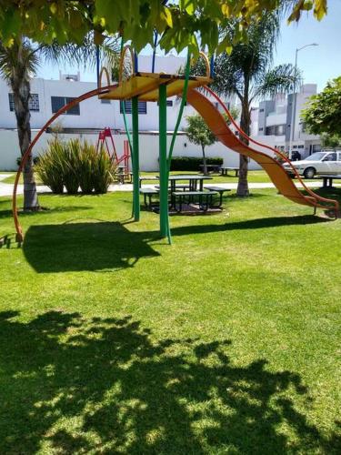 Casa familiar en coto privado. in San Francisco Tesistán, Mexico