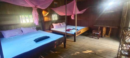 3 queen beds