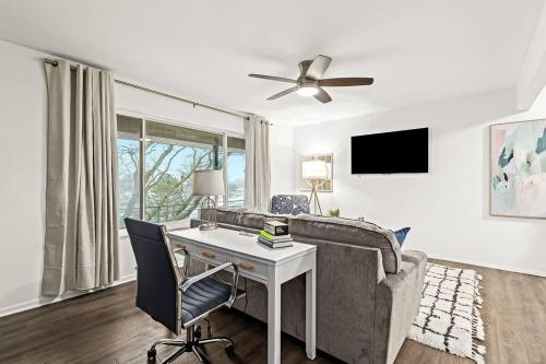 1BR Pet-Friendly Apartment with King Bed in Royal Oak, USA