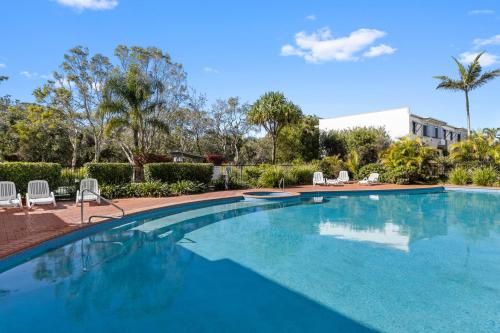 Beachside 3-Bed with Pool, BBQ, Gym & Tennis Court