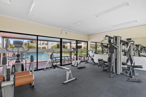 Beachside 3-Bed with Pool, BBQ, Gym & Tennis Court