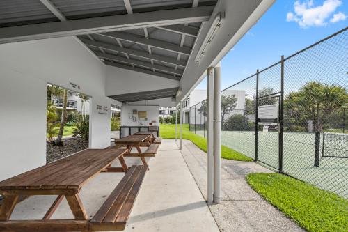 Beachside 3-Bed with Pool, BBQ, Gym & Tennis Court