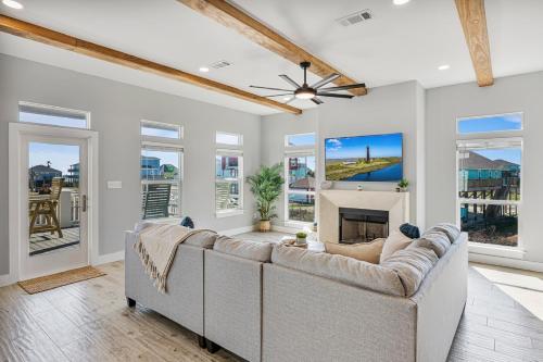 Sandy Feet Retreat home in Crystal Beach, USA