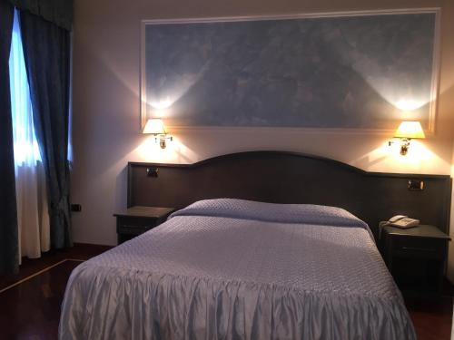 Deluxe Double Room (2 Adults + 1 Child)
