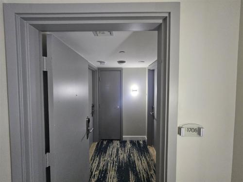 Mare-1708 B in Aventura, USA