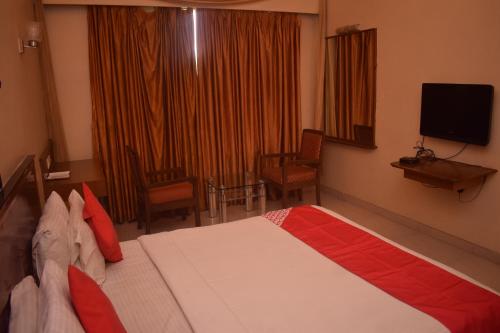 HOTEL DHIRAJ