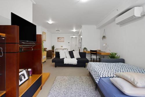 Spacious & Comfy Apt for 6 Next to Darling Harbour - main image