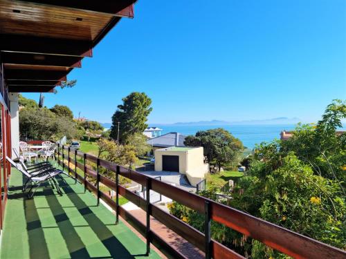 'The Loft', 2 bedroom, sleeps 4, Central, Fantastic Views!