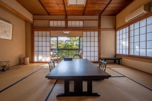 陣屋旅館 (Jinya Ryokan) in 秦野