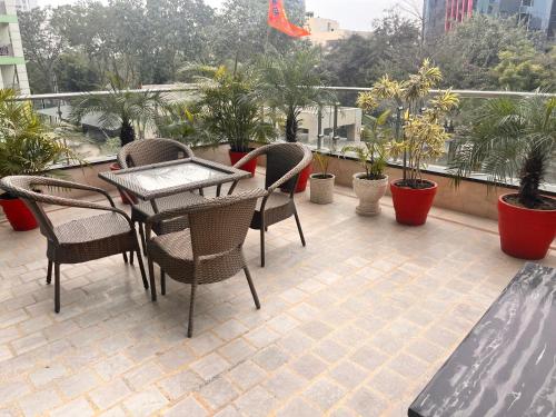 Gazebo Inn & Suites Medanta photo 3