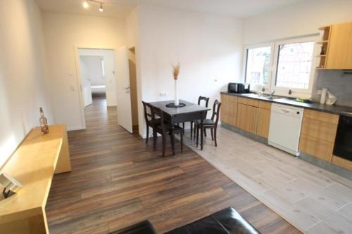 NEU! FeWo Marburg 2 mit Balkon in Lahntal